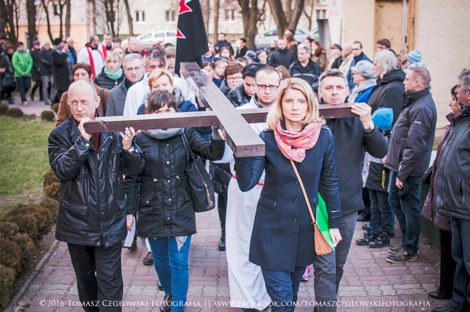 Droga Krzyżowa ulicami parafii 2016