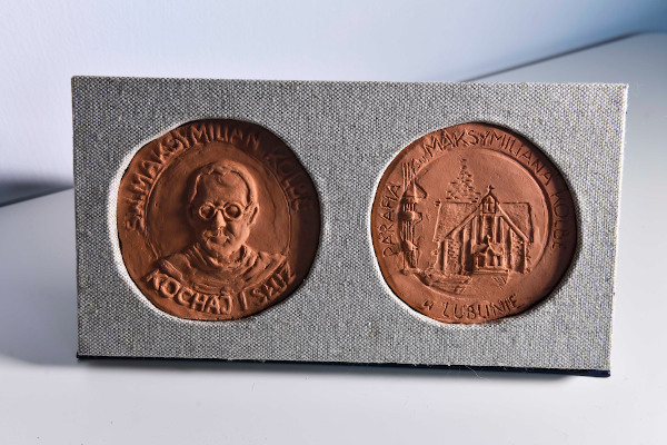 Medal "Kochaj i Służ"